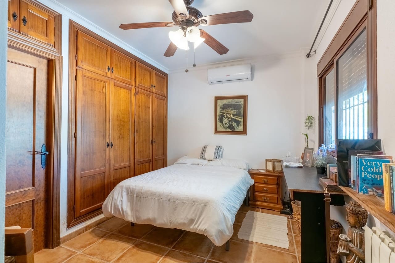 Chalet de 4 habitaciones en Valle de Abdalajís en venta con piscina garaje - 420.000 € (Ref: 10135202)