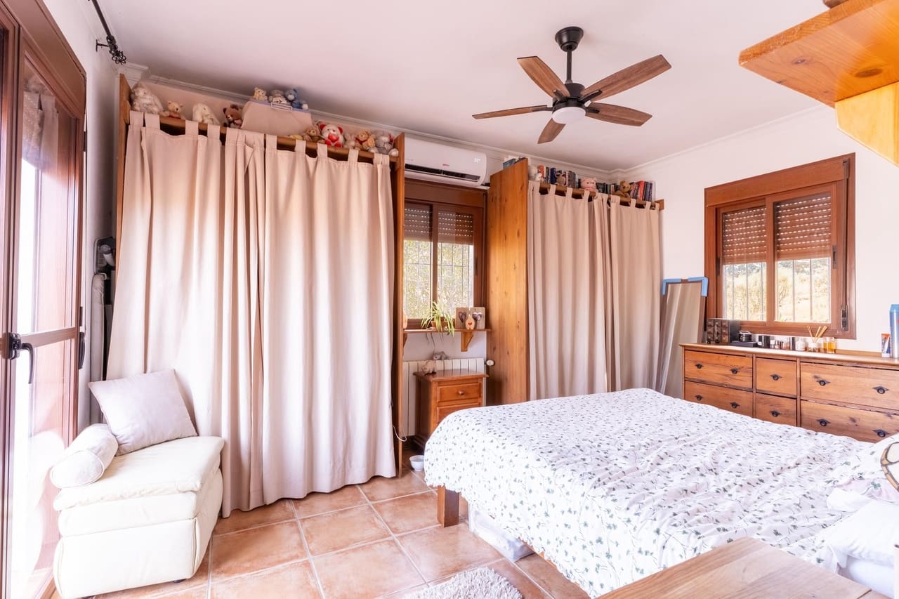 Chalet de 4 habitaciones en Valle de Abdalajís en venta con piscina garaje - 420.000 € (Ref: 10135202)