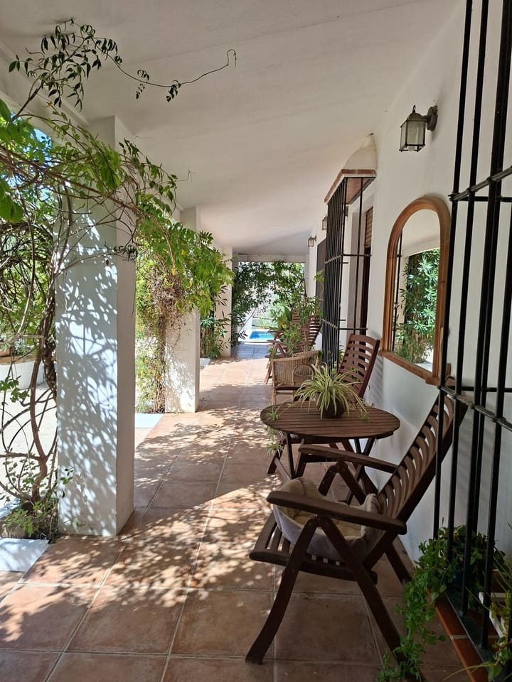 Chalet de 4 habitaciones en Valle de Abdalajís en venta con piscina garaje - 420.000 € (Ref: 10135202)