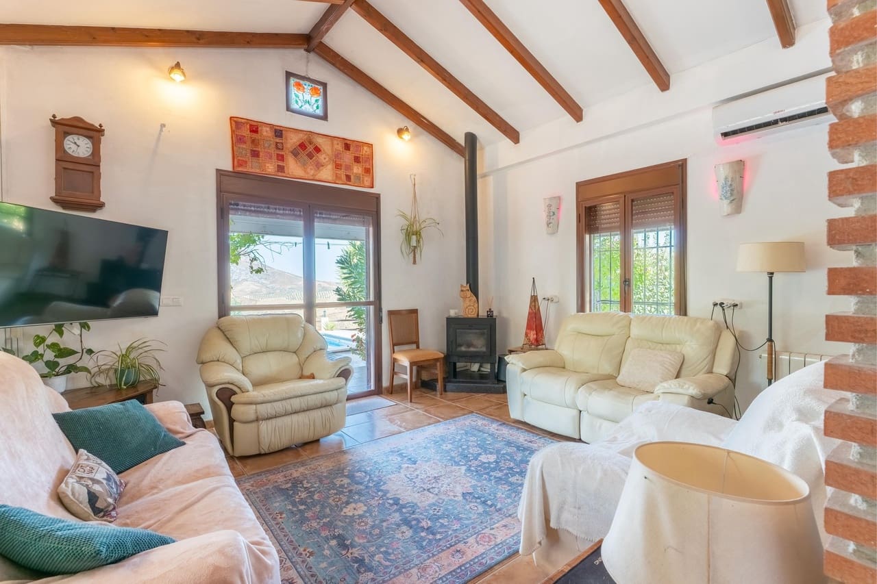 Chalet de 4 habitaciones en Valle de Abdalajís en venta con piscina garaje - 420.000 € (Ref: 10135202)