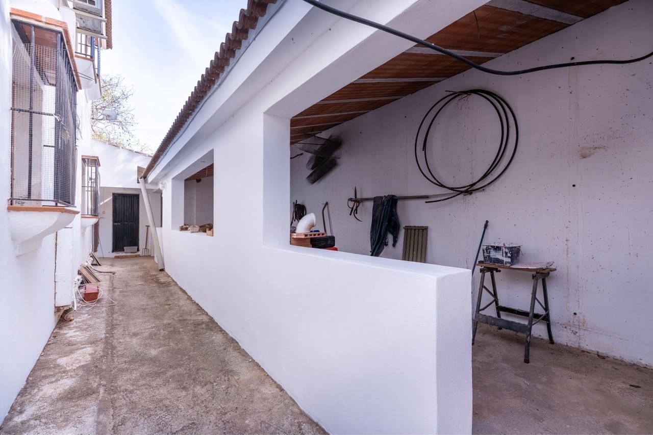 Chalet de 4 habitaciones en Valle de Abdalajís en venta con piscina garaje - 420.000 € (Ref: 10135202)