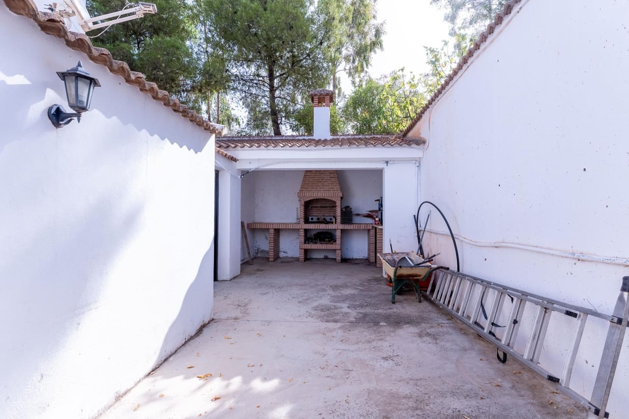 Chalet de 4 habitaciones en Valle de Abdalajís en venta con piscina garaje - 420.000 € (Ref: 10135202)