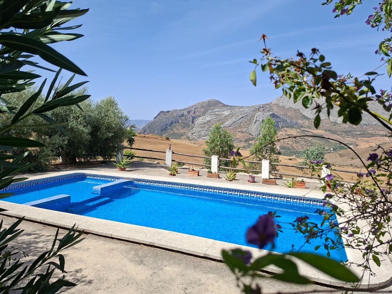 Chalet de 4 habitaciones en Valle de Abdalajís en venta con piscina garaje - 420.000 € (Ref: 10135202)