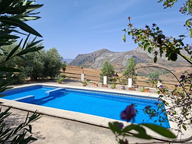 4 Zimmer Villa zu verkaufen in Valle de Abdalajís mit Pool Garage - 420.000 € (Ref: 10135202)