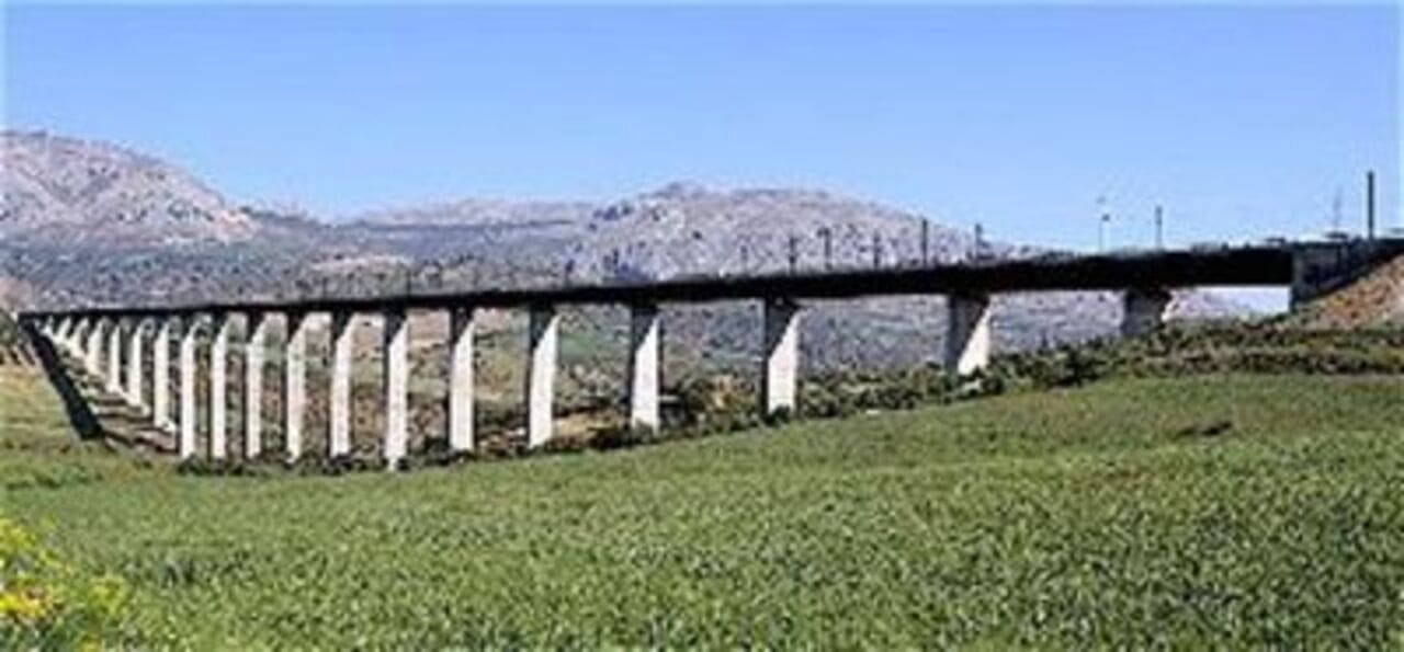 9 quarto Comercial para venda em Alora com piscina - 99 000 € (Ref: 8714131)