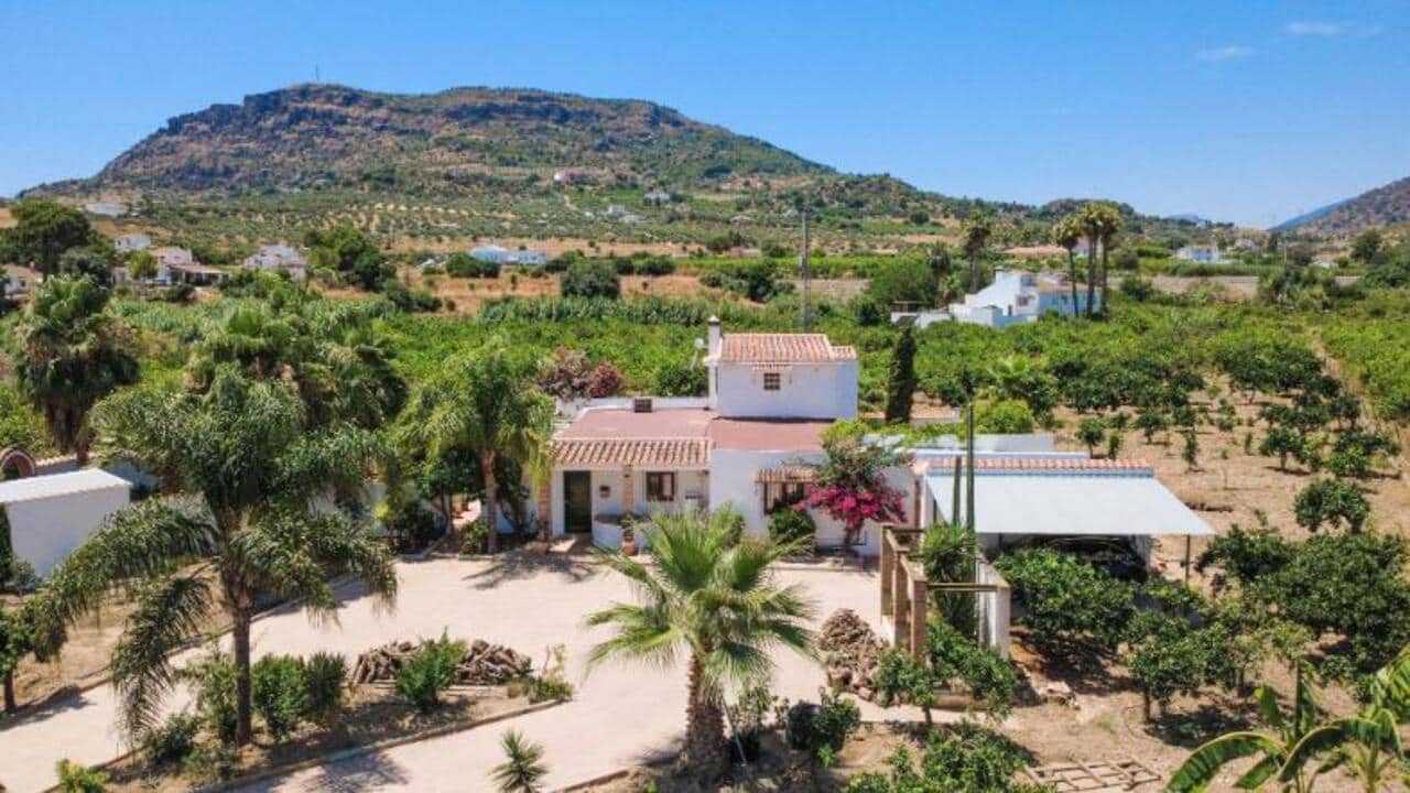 3 soveværelse Finca/Landehus til salg i Alora med swimmingpool garage - € 240.000 (Ref: 9107207)