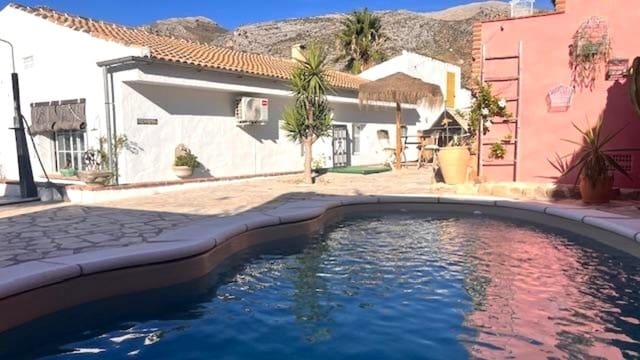 4 soveværelse Finca/Landehus til salg i Valle de Abdalajís med swimmingpool - € 465.000 (Ref: 9227361)