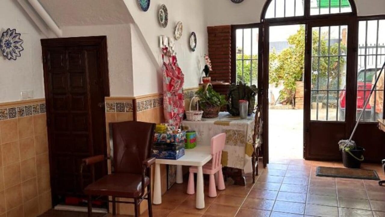 2 makuuhuone Maalaistalo myytävänä paikassa Alora mukana uima-altaan 
autotalli - 210 000 € (Ref: 9444867)