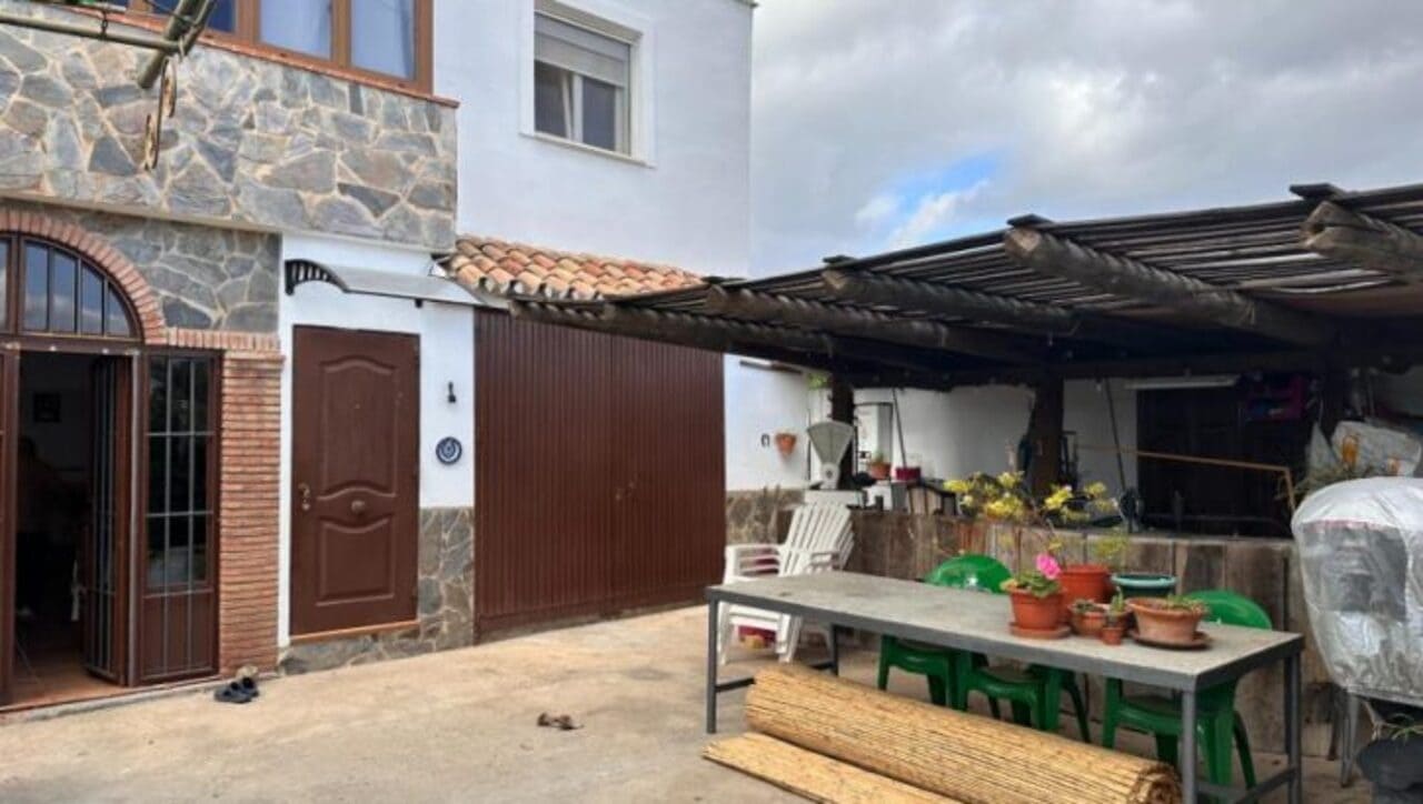 2 makuuhuone Maalaistalo myytävänä paikassa Alora mukana uima-altaan 
autotalli - 210 000 € (Ref: 9444867)