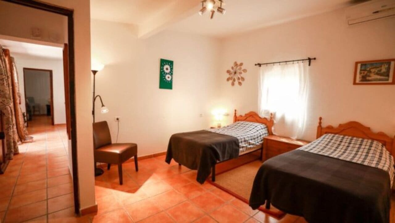 5 makuuhuone Maalaistalo myytävänä paikassa Alora mukana uima-altaan 
autotalli - 499 000 € (Ref: 9444873)