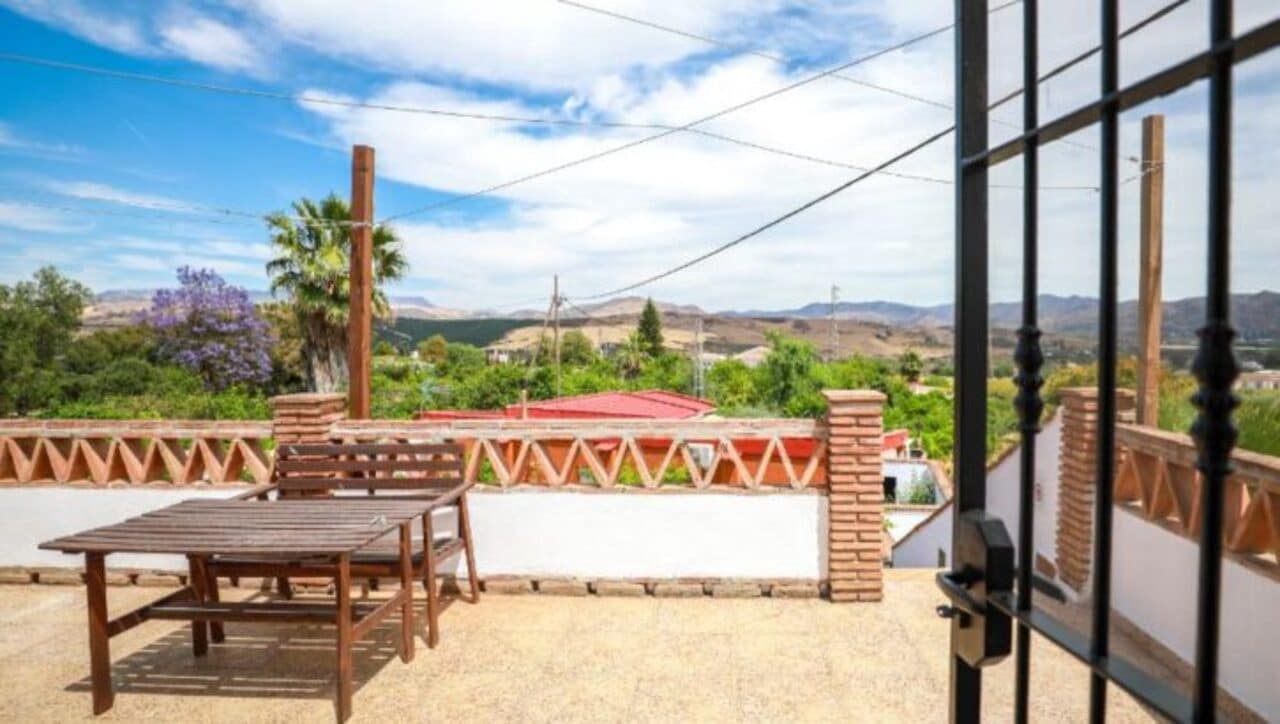 5 makuuhuone Maalaistalo myytävänä paikassa Alora mukana uima-altaan 
autotalli - 499 000 € (Ref: 9444873)