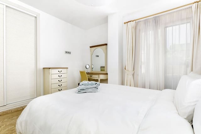 2 chambre Appartement à vendre à Nueva Andalucia, Marbella avec piscine - 520 000 € (Ref: 9542450)