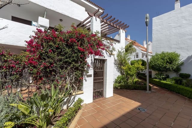 2 chambre Appartement à vendre à Nueva Andalucia, Marbella avec piscine - 520 000 € (Ref: 9542450)