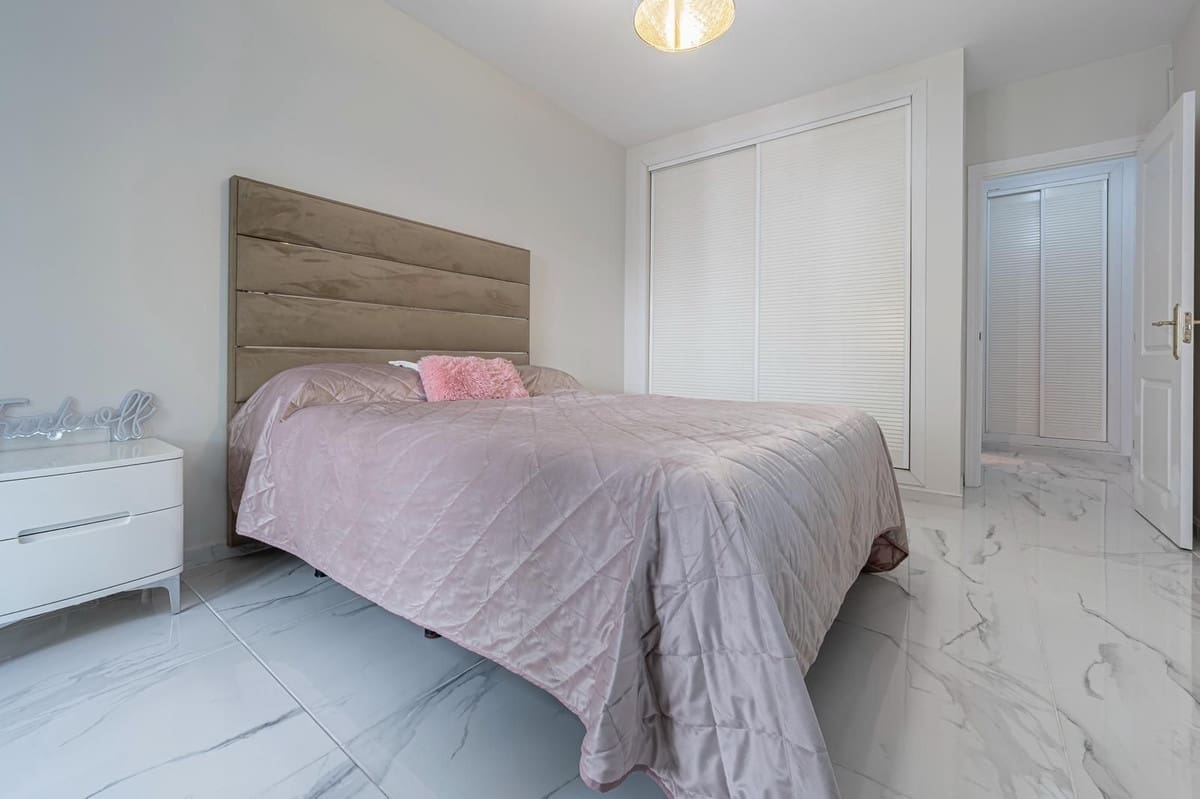 3 soverom Leilighet til salgs i Nueva Andalucia med svømmebasseng - € 730 000 (Ref: 9542451)