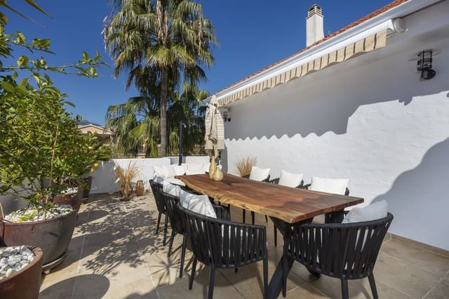 4 chambre Penthouse à vendre à Nueva Andalucia, Marbella avec piscine - 995 000 € (Ref: 9542463)