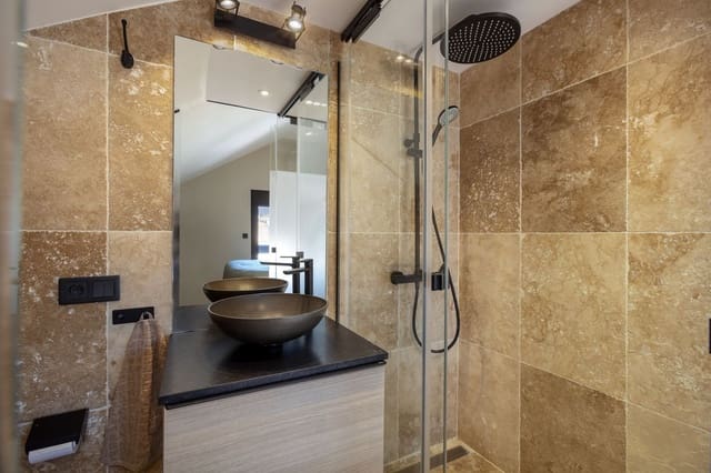 4 chambre Penthouse à vendre à Nueva Andalucia, Marbella avec piscine - 995 000 € (Ref: 9542463)