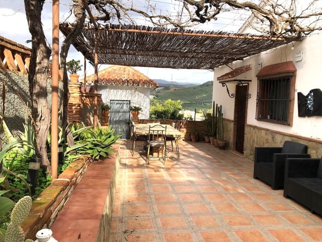 Chalet de 3 habitaciones en Alora en venta con piscina garaje - 375.000 € (Ref: 9588097)