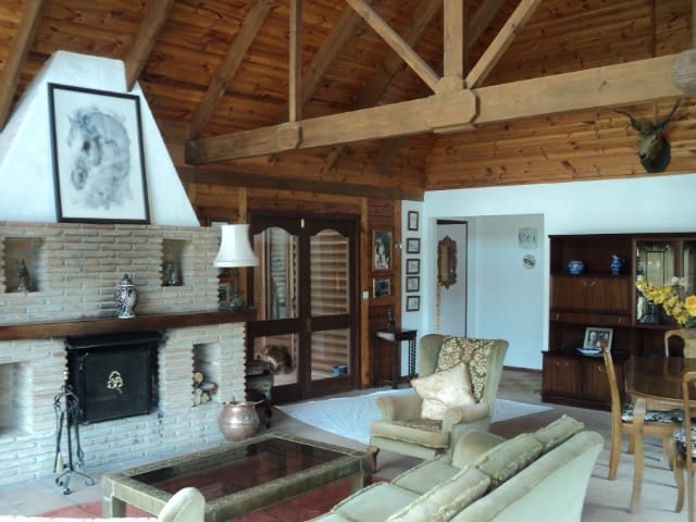 Chalet de 3 habitaciones en Ardales en venta con piscina - 425.000 € (Ref: 9609504)