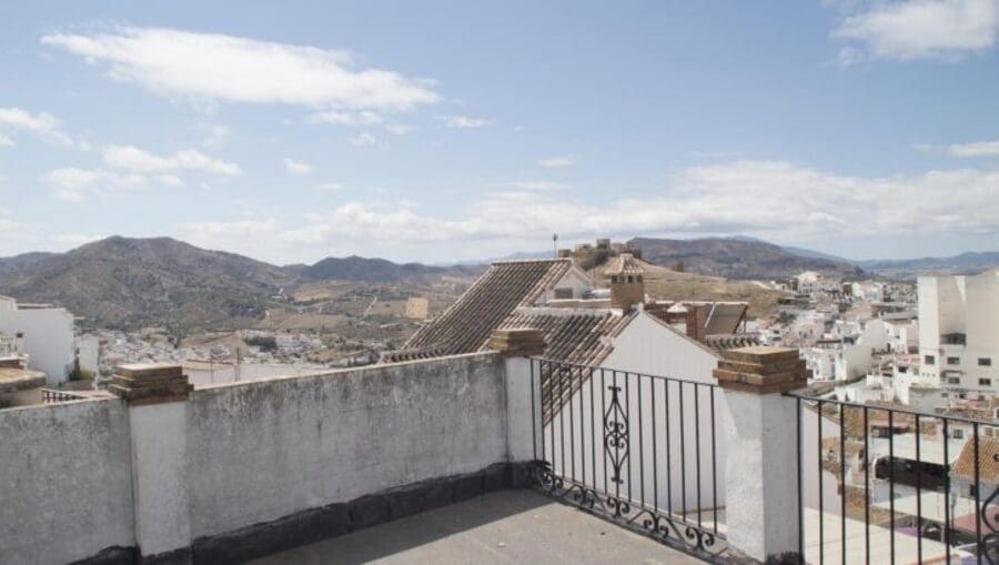 9 soverom Hus til salgs i Alora med svømmebasseng - € 400 000 (Ref: 9610060)