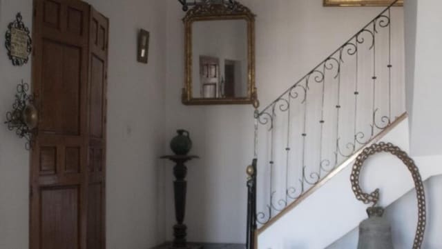 9 soverom Hus til salgs i Alora med svømmebasseng - € 400 000 (Ref: 9610060)