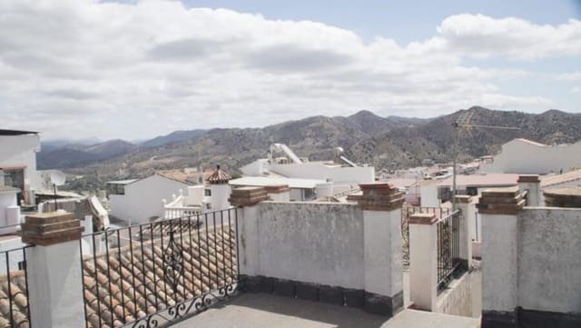 9 soverom Hus til salgs i Alora med svømmebasseng - € 400 000 (Ref: 9610060)