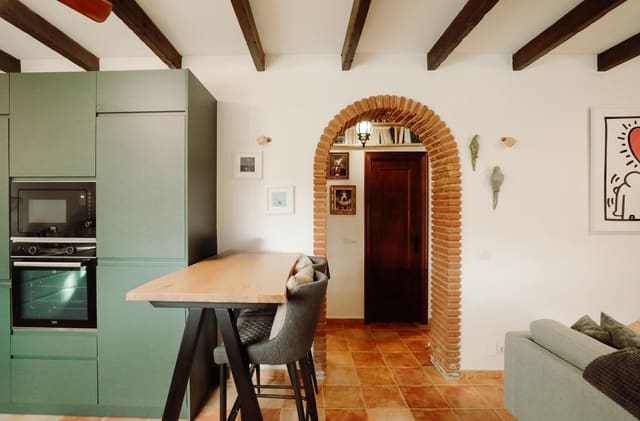 3 makuuhuone Maalaistalo myytävänä paikassa Alora mukana uima-altaan 
autotalli - 355 000 € (Ref: 9614305)