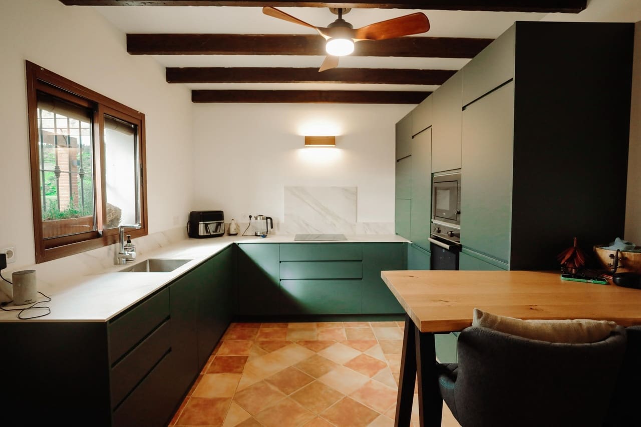 3 makuuhuone Maalaistalo myytävänä paikassa Alora mukana uima-altaan 
autotalli - 355 000 € (Ref: 9614305)