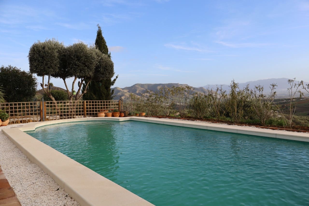 3 makuuhuone Maalaistalo myytävänä paikassa Alora mukana uima-altaan 
autotalli - 355 000 € (Ref: 9614305)