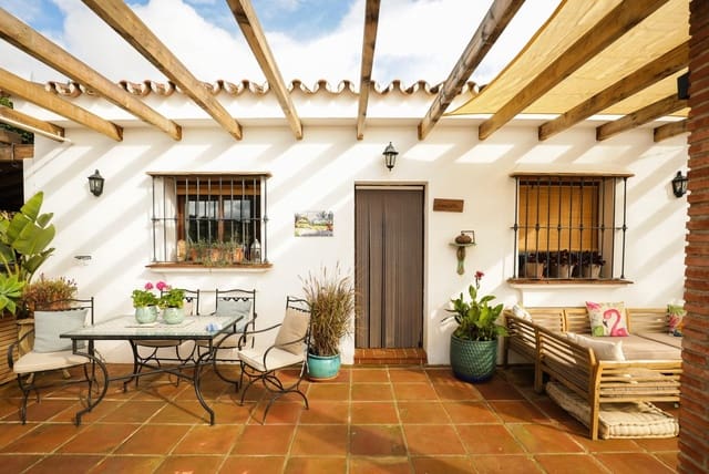 3 makuuhuone Maalaistalo myytävänä paikassa Alora mukana uima-altaan 
autotalli - 355 000 € (Ref: 9614305)