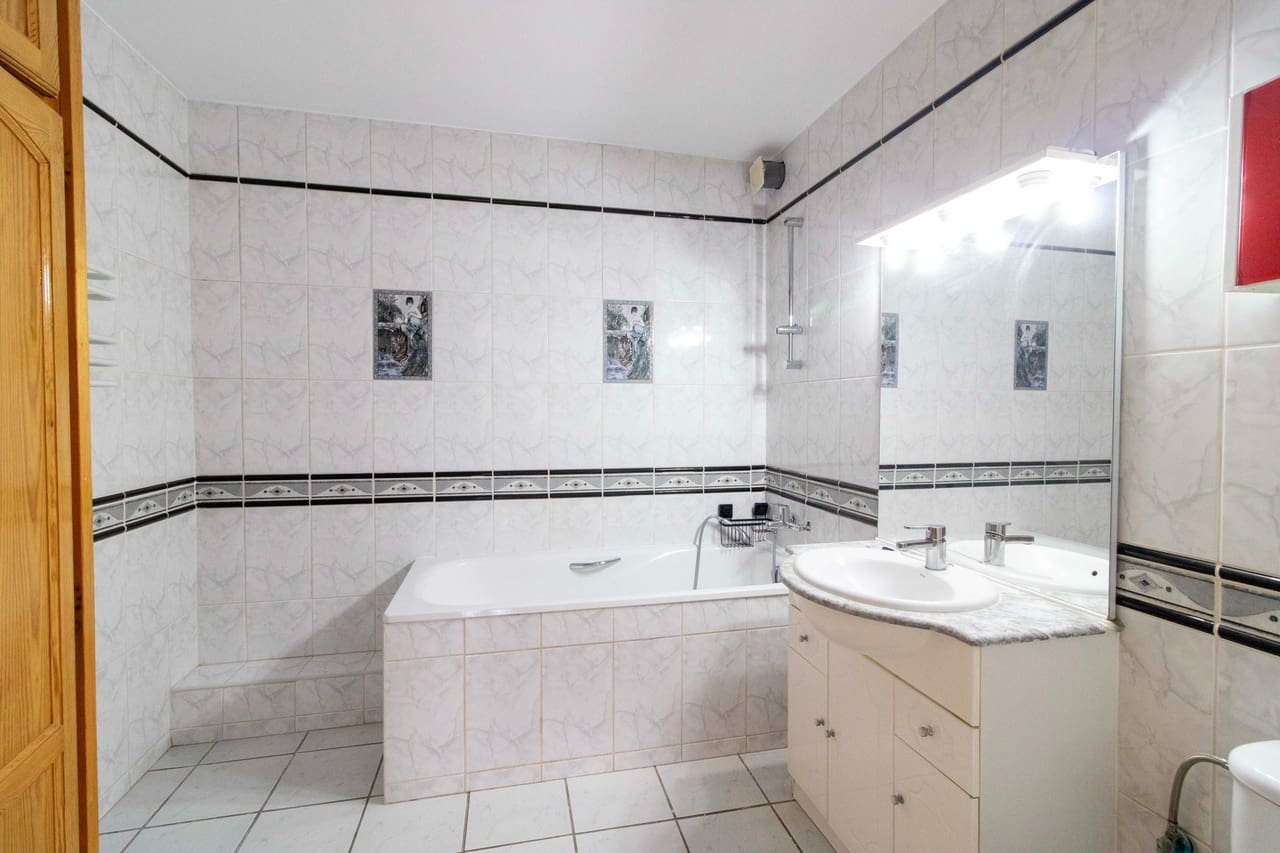 Chalet de 4 habitaciones en Alora en venta con piscina garaje - 260.000 € (Ref: 9759589)