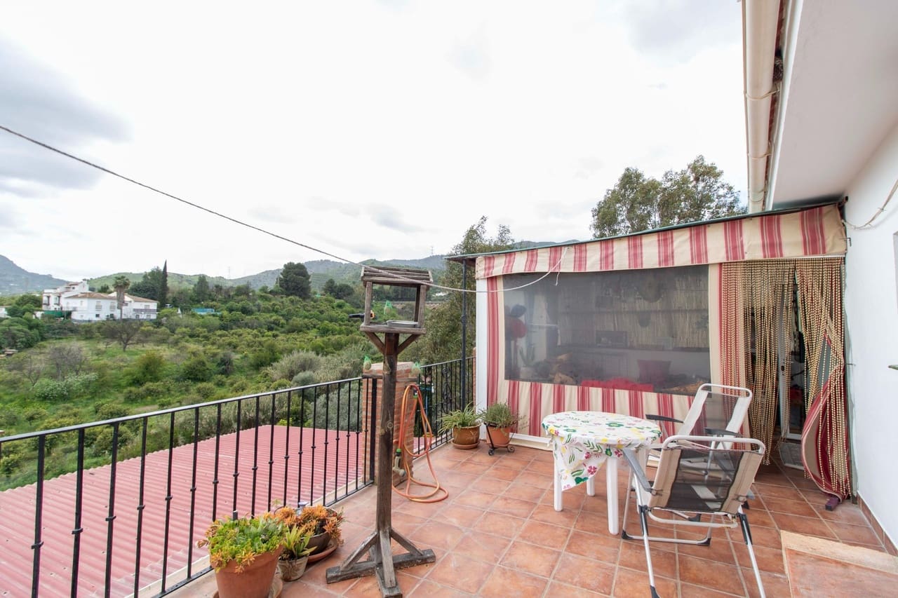 Chalet de 4 habitaciones en Alora en venta con piscina garaje - 260.000 € (Ref: 9759589)