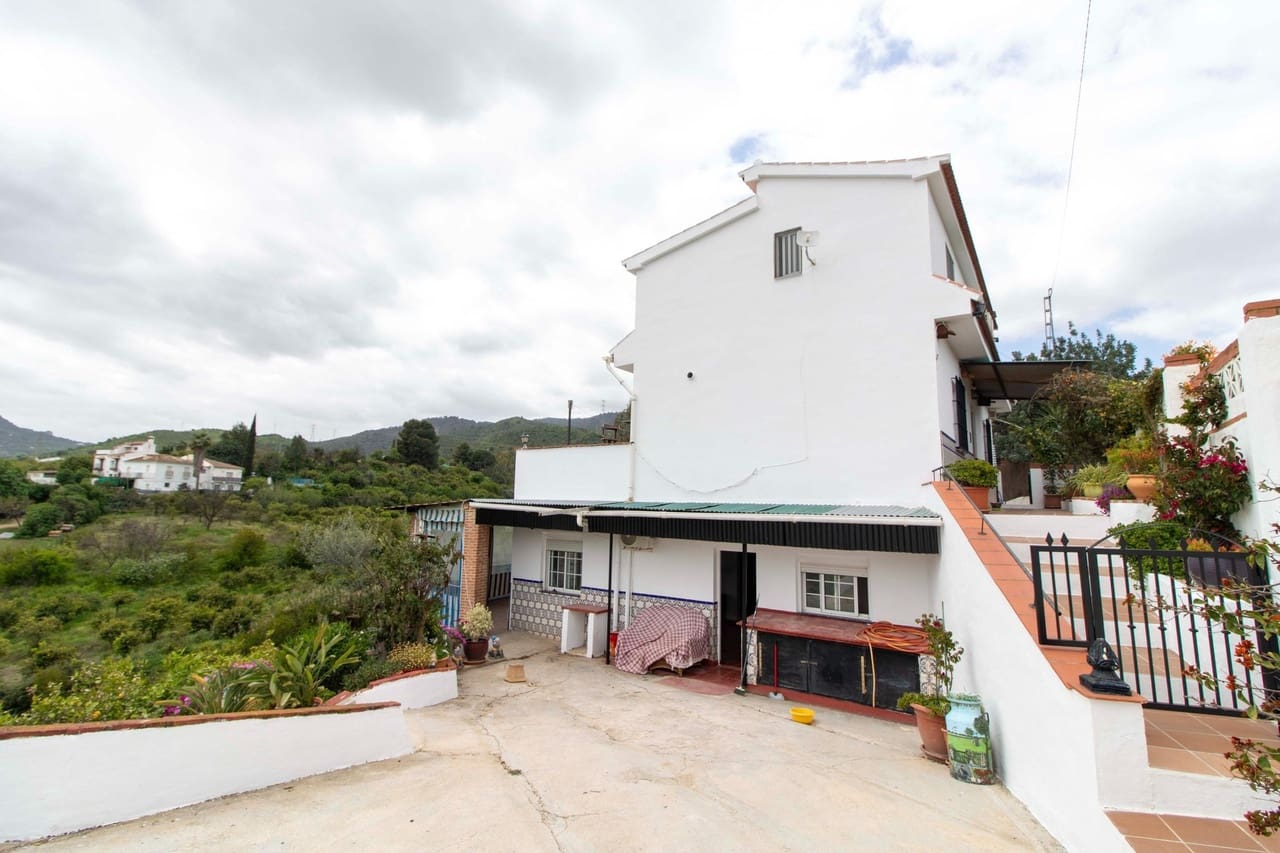 Chalet de 4 habitaciones en Alora en venta con piscina garaje - 260.000 € (Ref: 9759589)