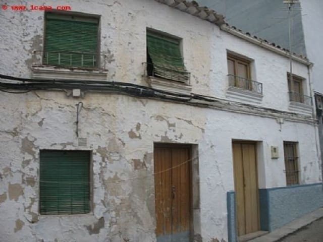 2 soveværelse Byhus til salg i Fuensanta de Martos med garage - € 5.000 (Ref: 9838194)