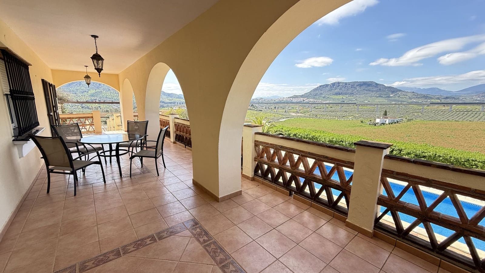 Finca/Casa Rural de 4 habitaciones en Alora en venta con piscina - 699.000 € (Ref: 9910975)