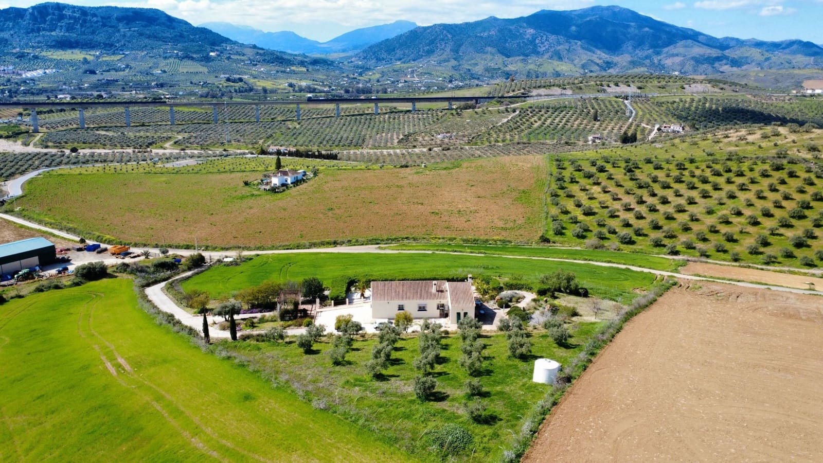 Finca/Casa Rural de 4 habitaciones en Alora en venta con piscina - 699.000 € (Ref: 9910975)