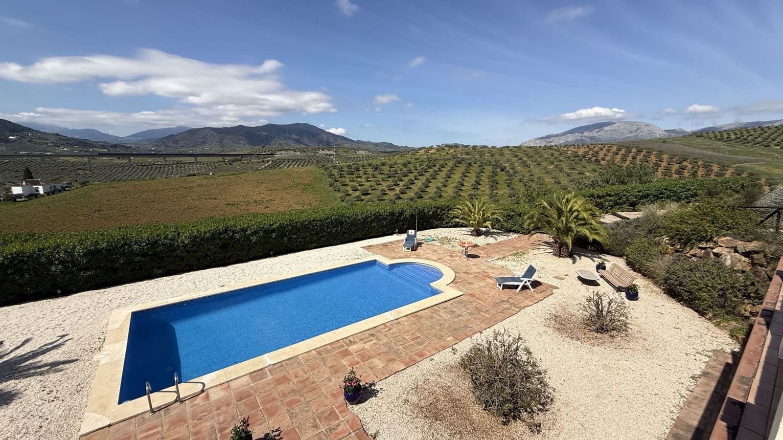 Finca/Casa Rural de 4 habitaciones en Alora en venta con piscina - 699.000 € (Ref: 9910975)