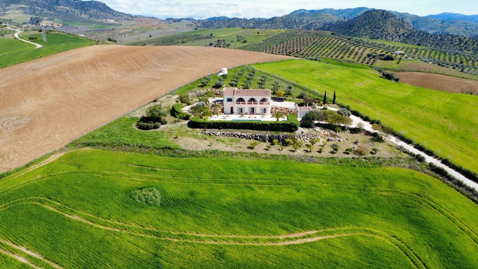 Finca/Casa Rural de 4 habitaciones en Alora en venta con piscina - 699.000 € (Ref: 9910975)