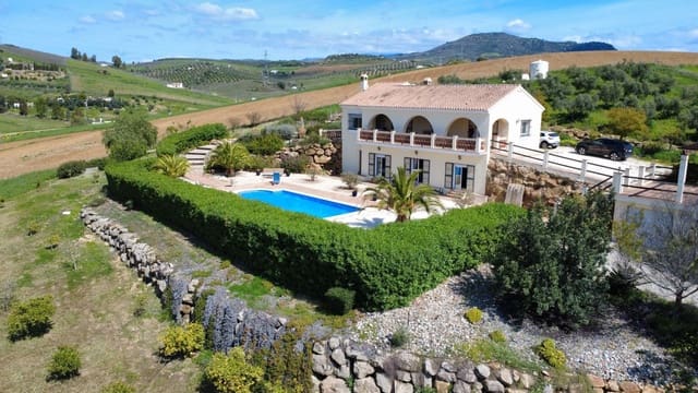 Finca/Casa Rural de 4 habitaciones en Alora en venta con piscina - 699.000 € (Ref: 9910975)