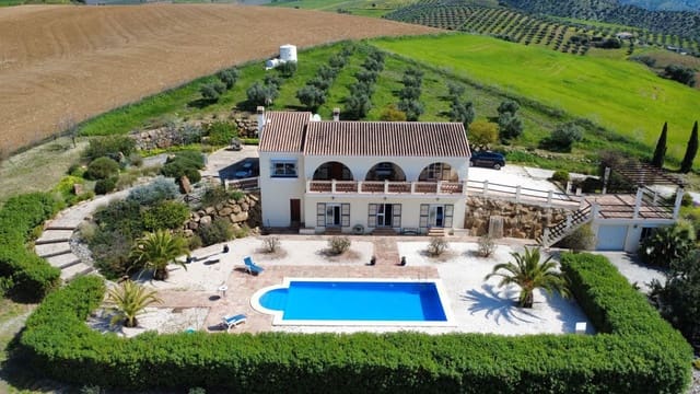 Finca/Casa Rural de 4 habitaciones en Alora en venta con piscina - 699.000 € (Ref: 9910975)