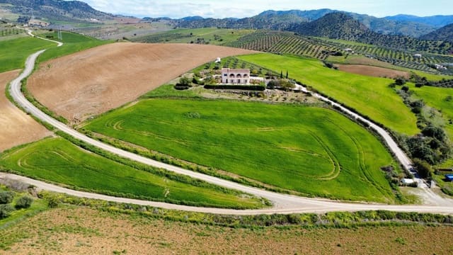 Finca/Casa Rural de 4 habitaciones en Alora en venta con piscina - 699.000 € (Ref: 9910975)
