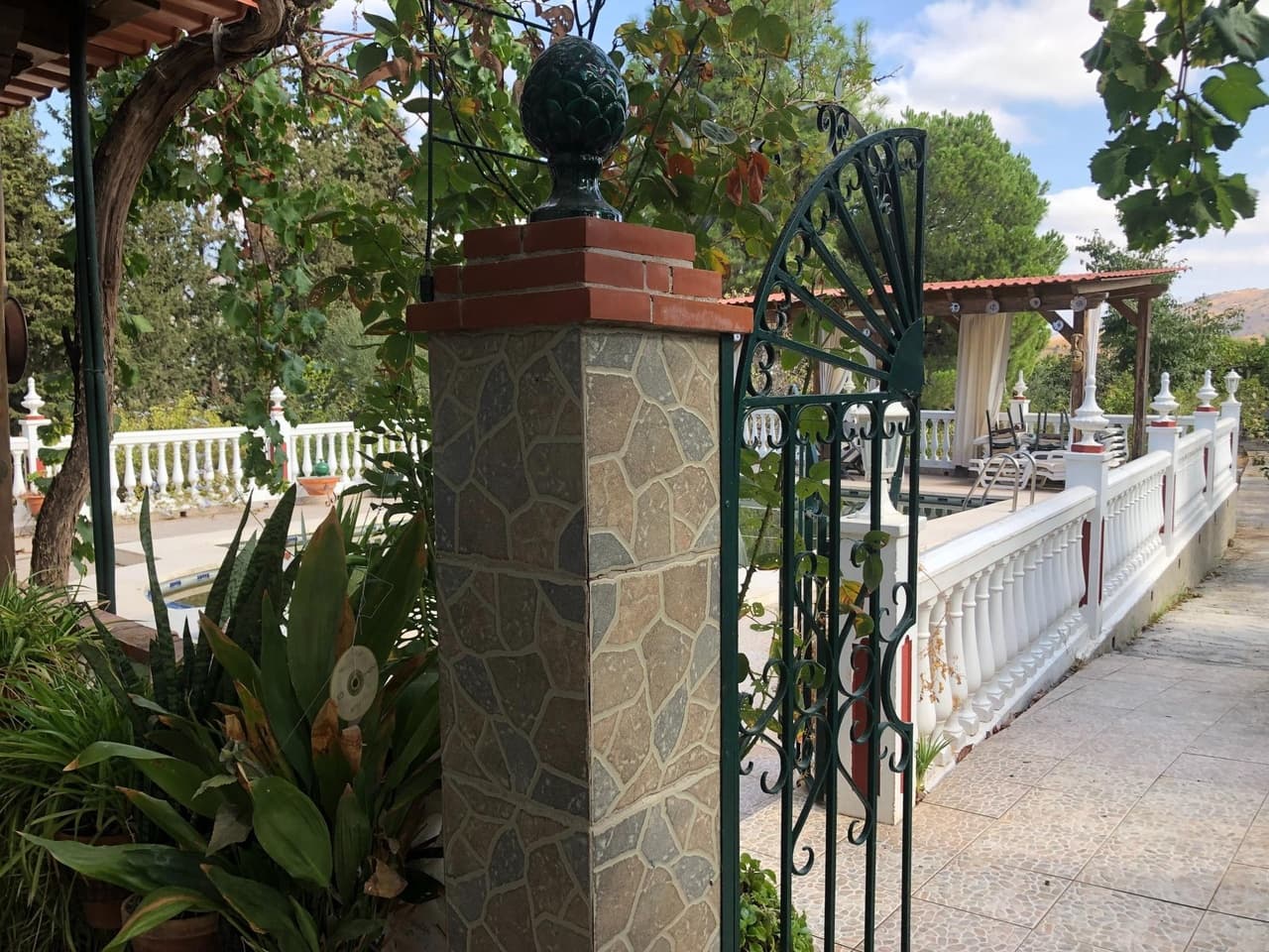 2 bedroom Villa for sale in Pizarra with pool garage - € 389,000 (Ref: 9966815)