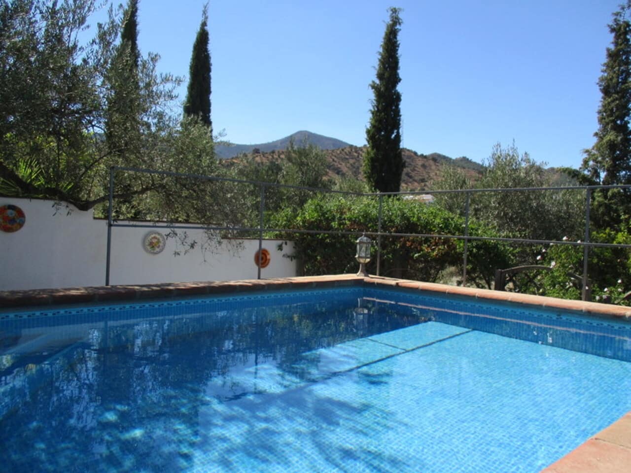 Chalet de 3 habitaciones en Bermejo en venta con piscina - 340.000 € (Ref: 9977862)