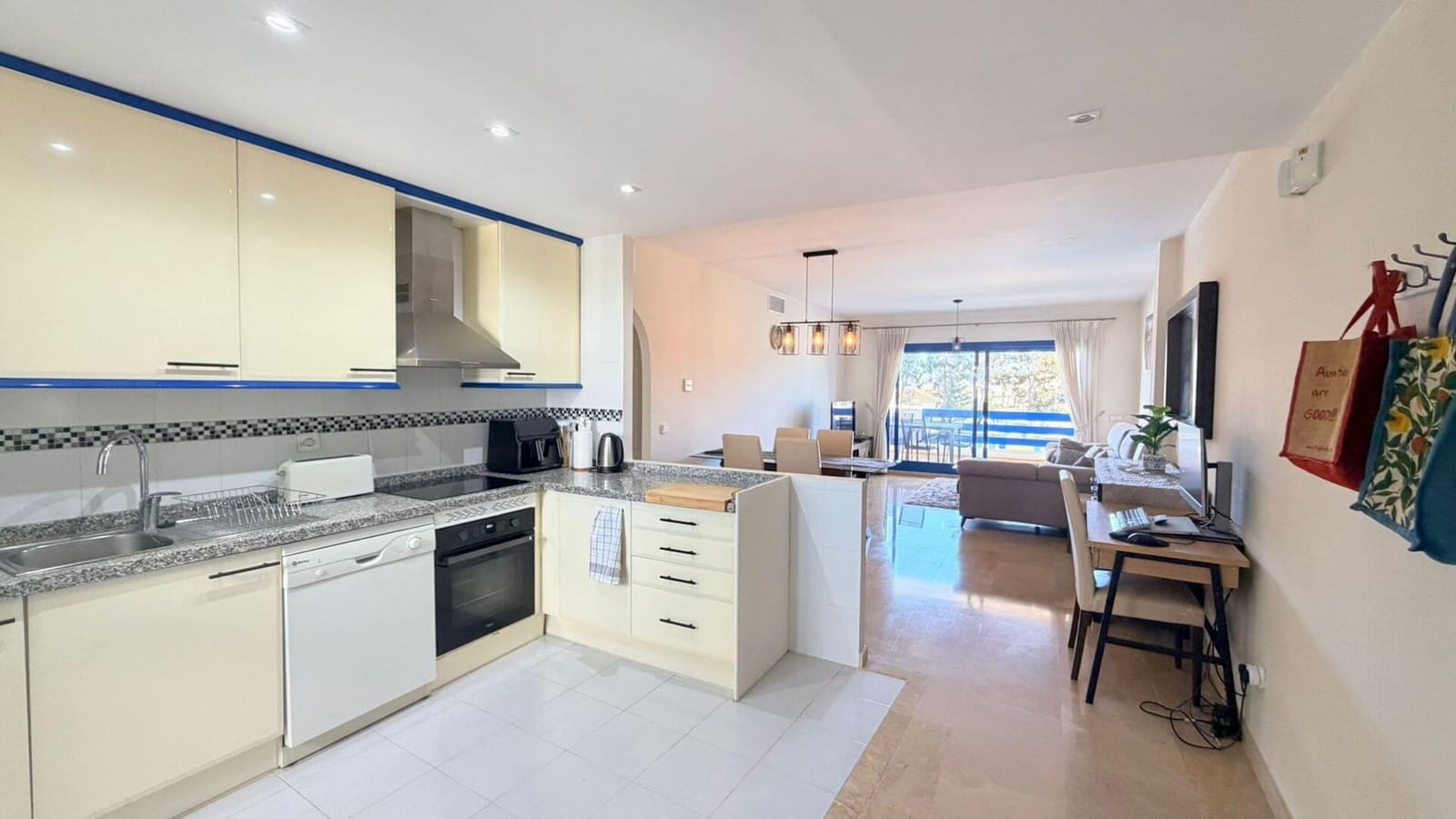 2 sovrum Lägenhet till salu i Manilva med pool garage - 315 000 € (Ref: 10040666)