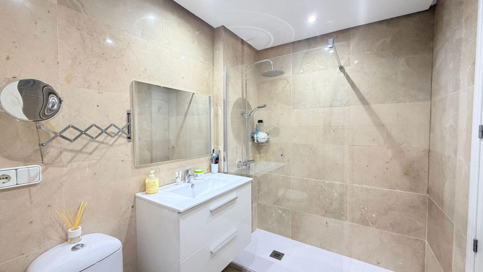 2 sovrum Lägenhet till salu i Manilva med pool garage - 315 000 € (Ref: 10040666)