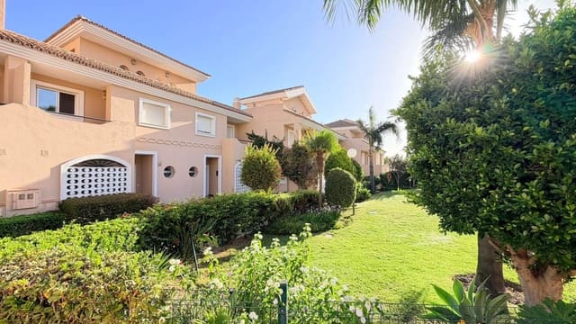 3 soveværelse Byhus til salg i Manilva med garage - € 450.000 (Ref: 10042595)