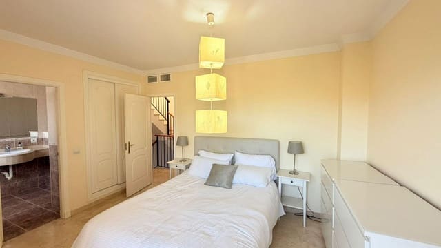 3 soveværelse Byhus til salg i Manilva med garage - € 450.000 (Ref: 10042595)
