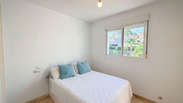 3 soveværelse Byhus til salg i Manilva med garage - € 450.000 (Ref: 10042595)