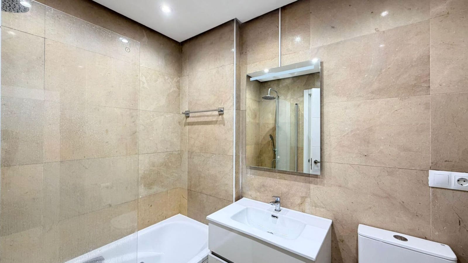 2 chambre Appartement à vendre à Manilva avec garage - 300 000 € (Ref: 10048816)