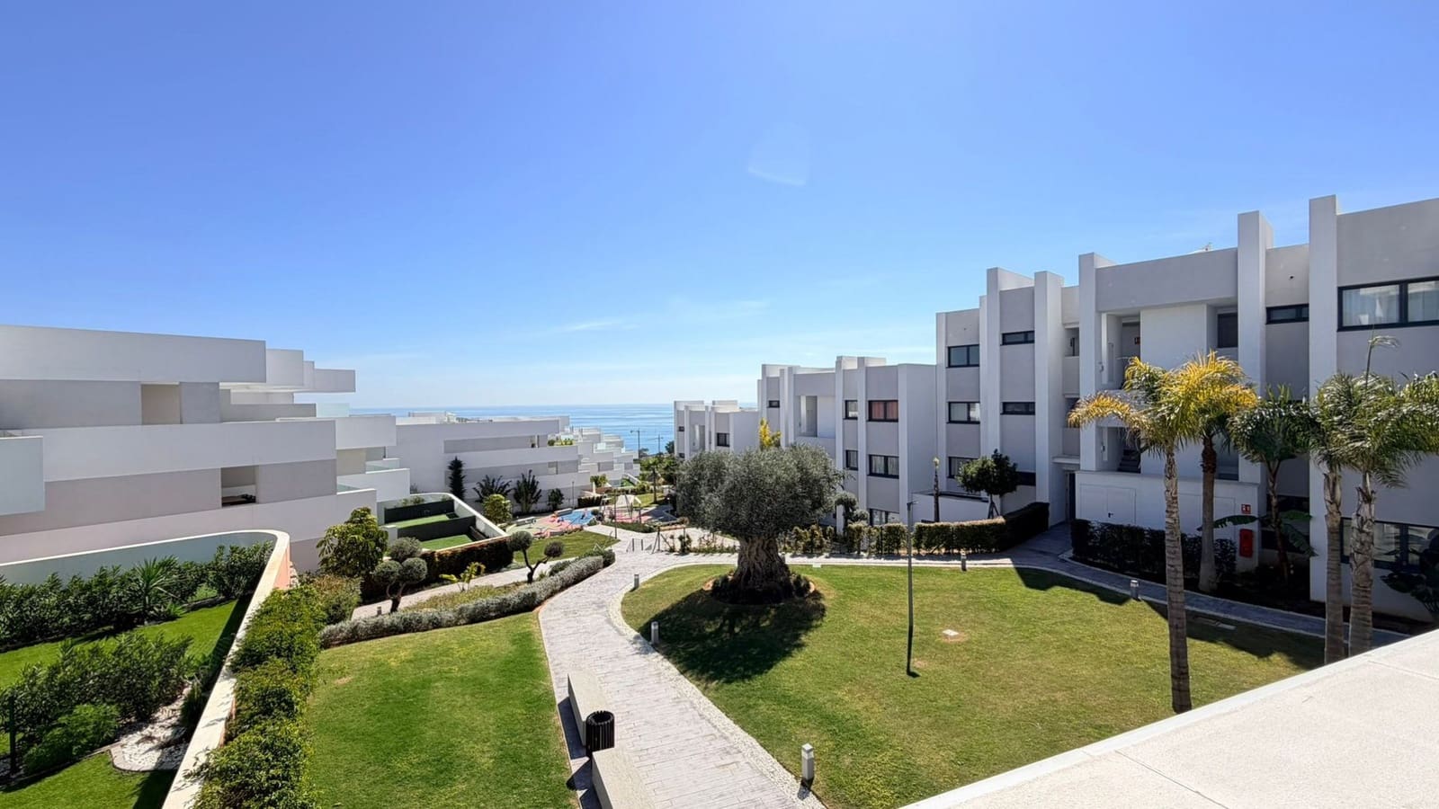 2 bedroom Apartment for sale in Manilva with pool garage - € 469,000 (Ref: 10159088)