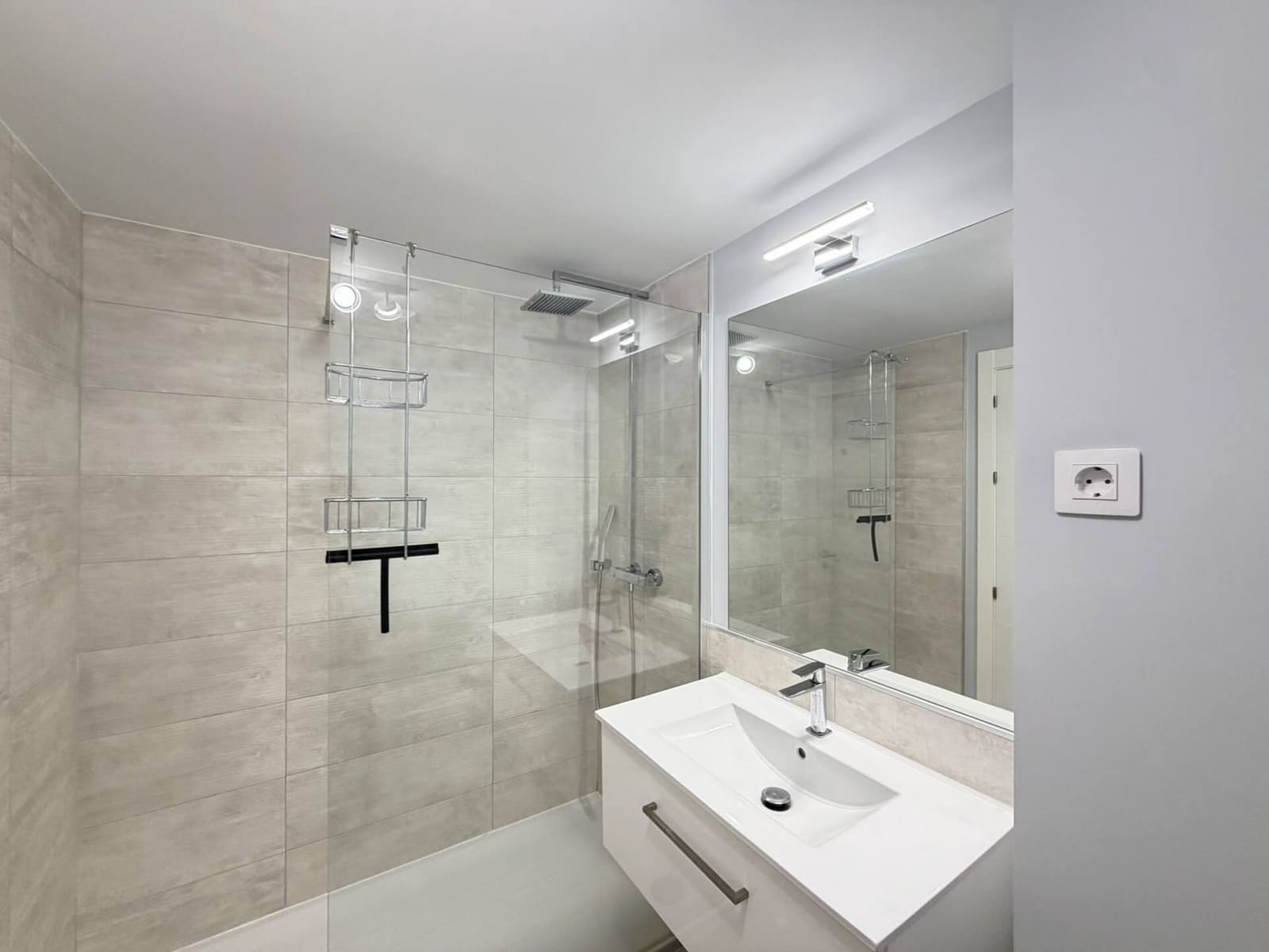 2 bedroom Apartment for sale in Manilva with pool garage - € 469,000 (Ref: 10159088)